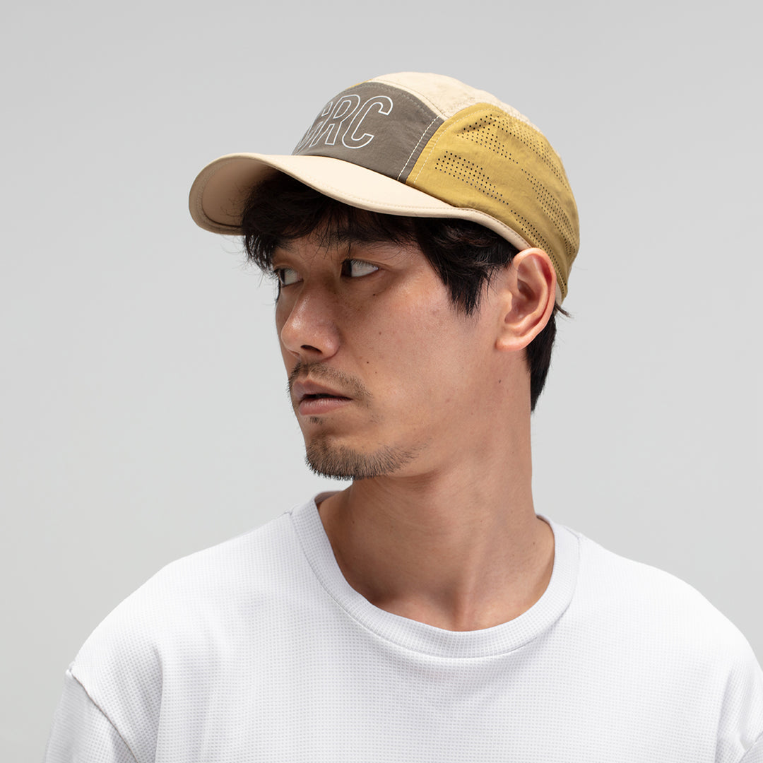 Gorra urbana reflectante con logo