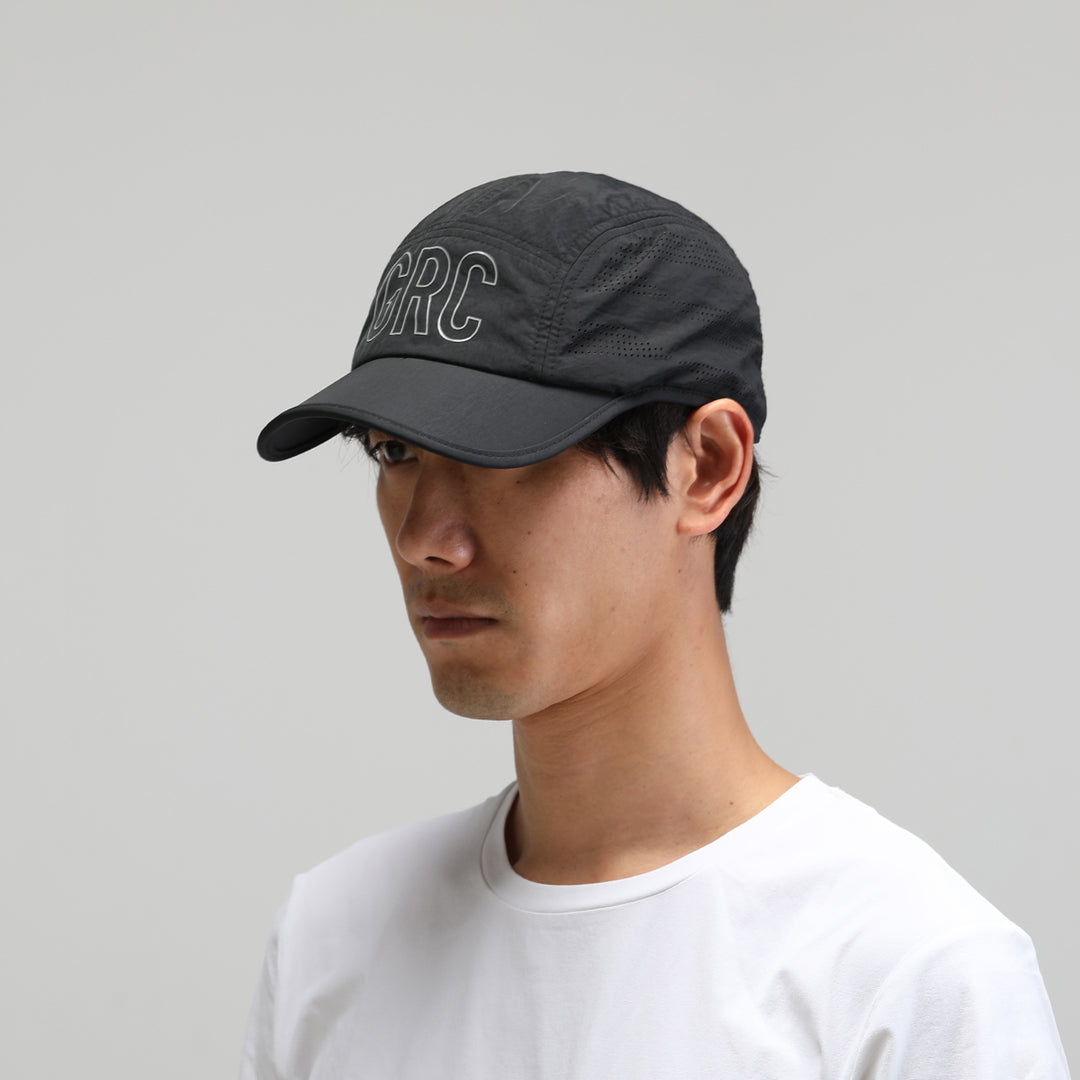 Gorra urbana reflectante con logo